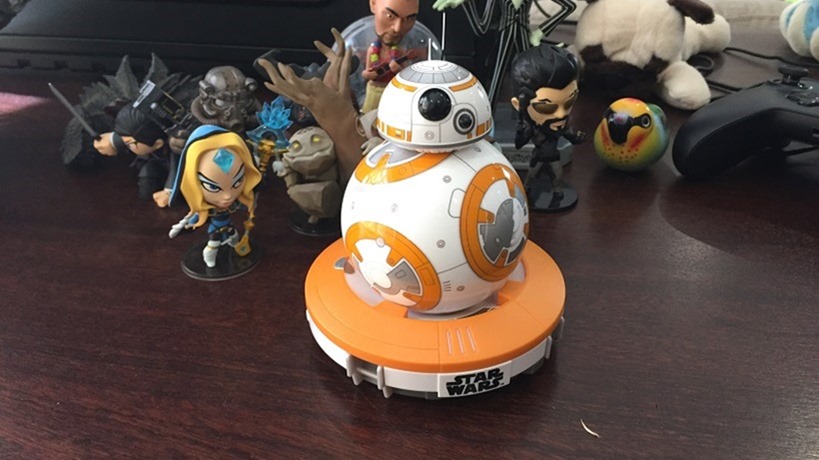 BB-8 droid unboxing