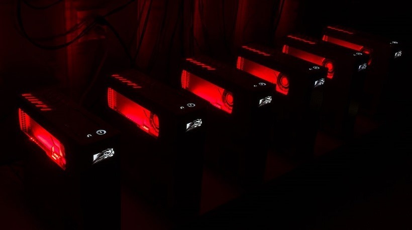 AMD shows off VR ready console-sized PCs