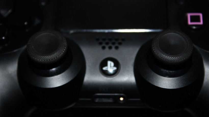 Dualshock 4 with Xbox One parts - Yeah, it's possible