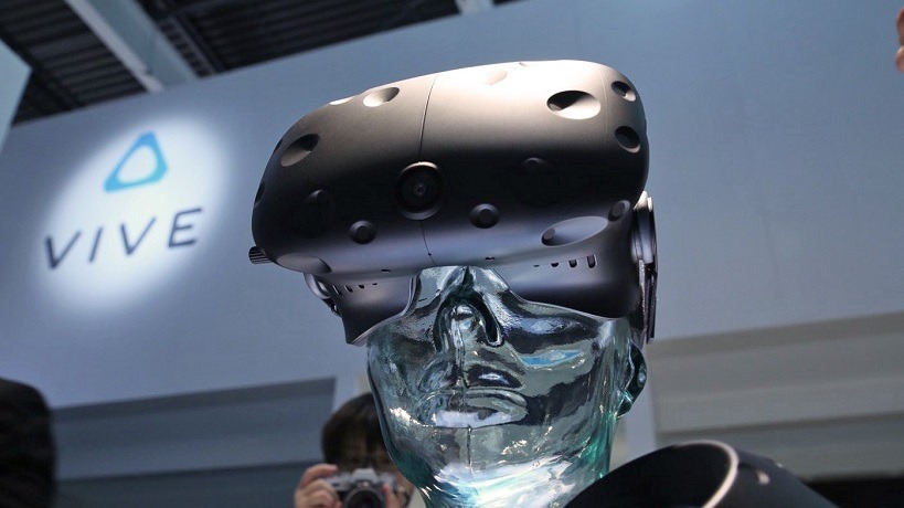 HTC Vive sells well as pre-orders go live