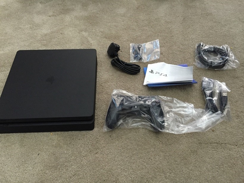 PS4 Slim leaks online 2