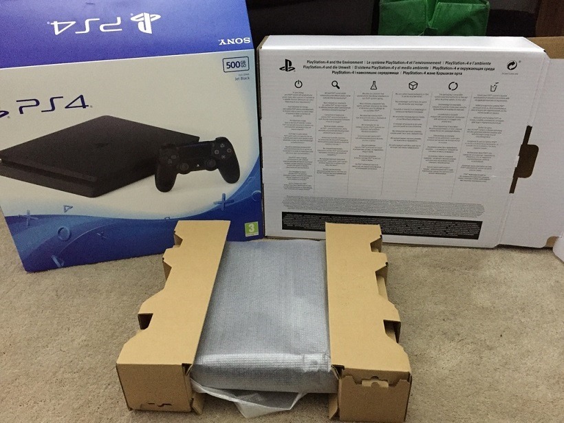 PS4 Slim leaks online 4