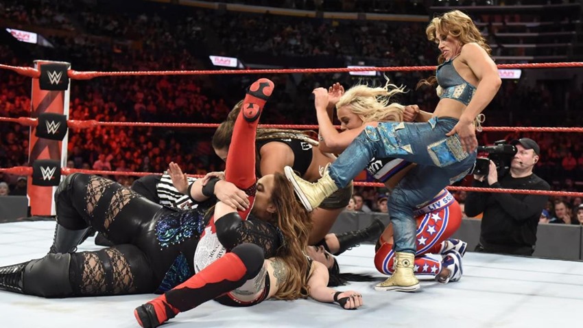 RAW April 23 (11)