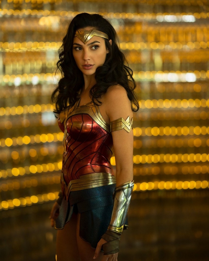 First picture of Gal Gadot as Wonder Woman revealed at Comic-Con