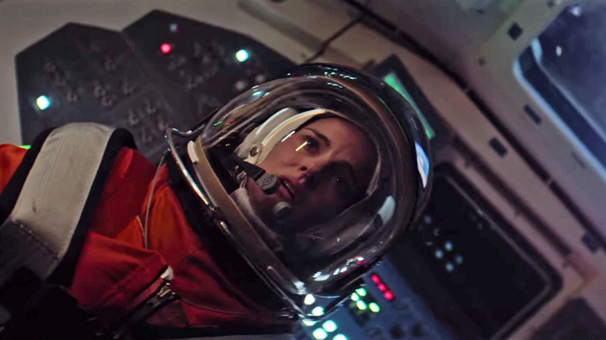 Natalie Portman Is An Astronaut Slowly Losing Her Grip On Reality In 