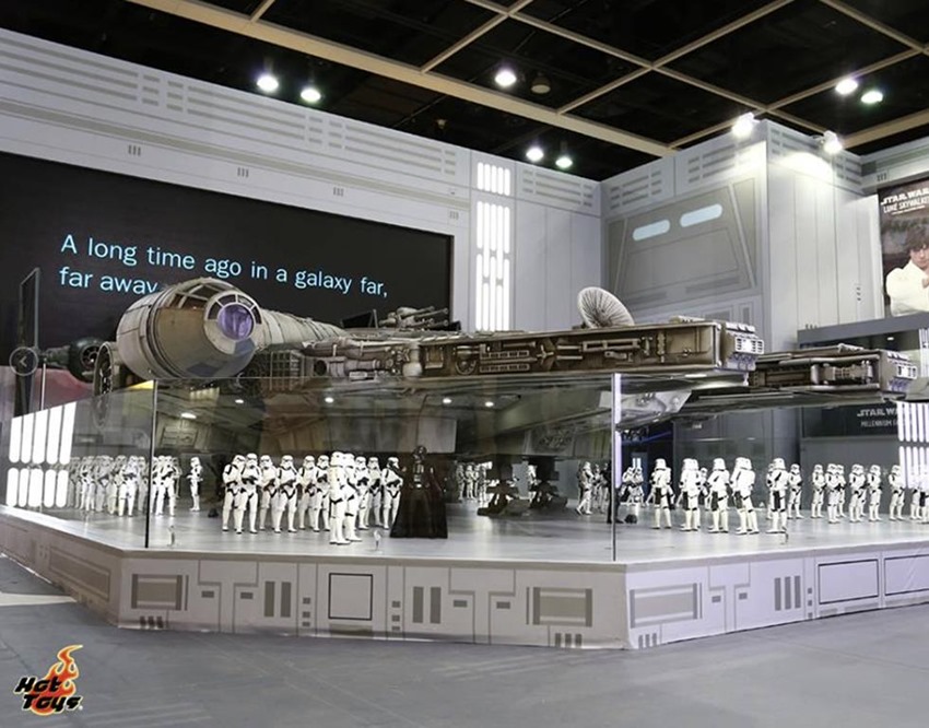 Hot Toys Millennium Falcon (2)